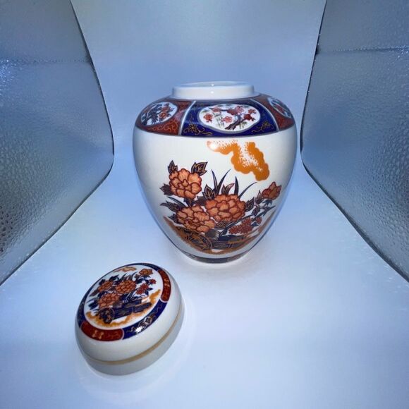 Imari Ware hand painted vintage ginger jar - Picture 5 of 6
